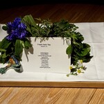 レスピラシオン - ◆ハーブティ 最後の余韻を包み込むように供されたのは、朝採れのフレッシュハーブを丁寧にブレンドした、透き通るようなハーブティー。