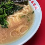 末広家 - 旨味たっぷりの豚骨スープ。