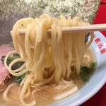 末広家 - 麺リフト。