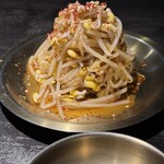 アジョシ 虎ノ門 - もやしナムル　にんにく大量につき注意⚠️