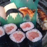岸寿司 - 握りセットのお寿司