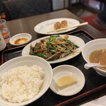 三福 - ニラレバ定食半ライス