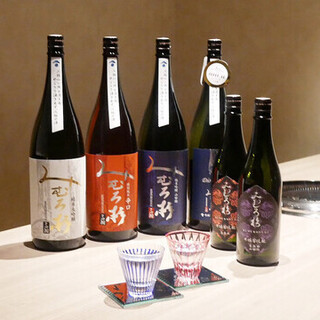 特約店限定の「みむろ杉」や定番の一杯など多彩なお酒を取り揃え