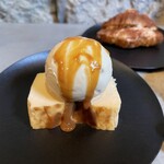 eigyokudo Cafe - 2025.5.7（水）初訪問
      チーズテリーヌ×キャラメルアイス
      単品で650円（税込）