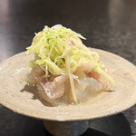 イチリン ハナレ - カマス
                                軽く昆布締めにした梭子魚とクラゲの前菜
