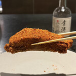 イチリン ハナレ - 排骨
      大きさが分かるように箸で持ち上げてみました
      かなりの大きさです！