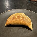 イチリン ハナレ - よだれ鶏のタレを付けていただく餃子