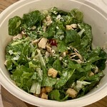 クリスプ・サラダワークス - 料理写真:クラシックチキンシーザー1,394円