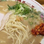 天下一品 - やわ麺の様子。