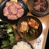 ホルモン焼肉 富や 栄店 - 