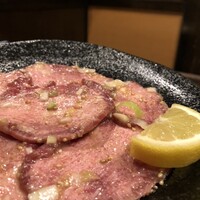 ホルモン焼肉 富や 栄店 - 