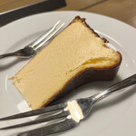 パスタとワインの小さな食堂 ビアンカ - バスクチーズケーキ