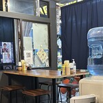 削りたてカツオ節専門店 出汁ダシ - 内観　イートインスペース