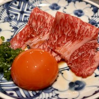 和牛料理 一石三鳥 - 極コース（¥15,800）
                    　└サーロインユッケ 