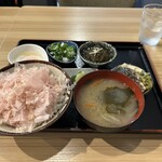 削りたてカツオ節専門店 出汁ダシ - 美味しいものがズラり　ごはん足らず…