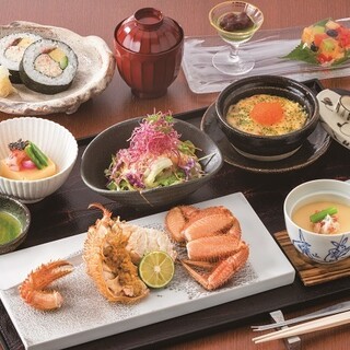 自慢の蟹料理から鮑や和牛まで、特別な日を彩る贅沢なコース