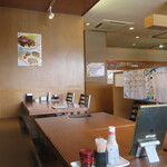 ながさわ - 店内テーブル