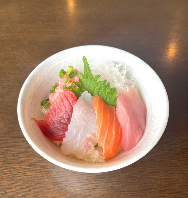 江の島どん★3 WATATSUMI （ワタツミ） - 江ノ島/海鮮丼 | 食べログ