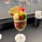 パフェ、珈琲、酒、佐藤 大丸札幌店 - プリンと苺