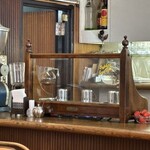 プチモンド - コーヒーはサンフォンで淹れてくださいます