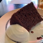 カフェ・ミエル - チョコレートのシフォンケーキのアップ