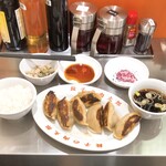 餃子の肉太郎 - 