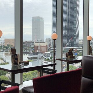 CAFE AUX BACCHANALES_2