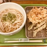 トウキョウサンフラワーイイダバシ - かけ中　野菜のかき揚げ　アスパラ天