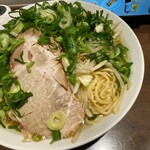 札幌亭 本部 - しょうゆラーメン（大盛）＋ネギ＋焼豚2枚＝1,370円