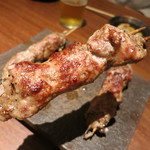 鳥茂 - つくね。軟骨入りの粗めのミンチ、ジューシーでうまい！