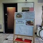 入り口です。個人的には階段で上がった方が好きです。