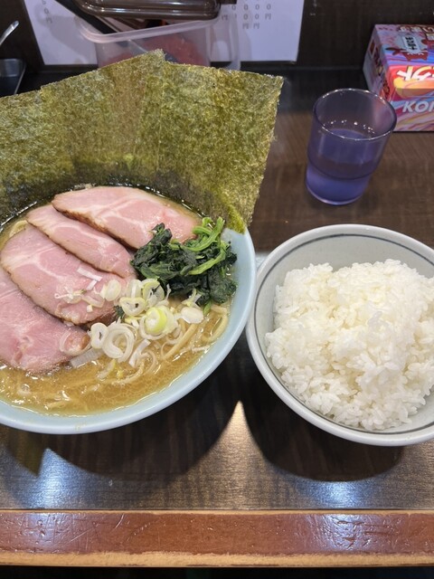 Yokohama Iekei Ramen Sakutaya photo 5