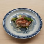 鮨 陸 - 赤貝、コシアブラ、うるいのおひたし