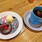 カフェ プイスト - 「フォンダンショコラ」＆「飯能産和紅茶」