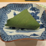 新ばし 星野 - 笹の葉につつまれているのは。