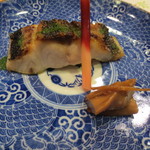 新ばし 星野 - 焼物は関いさきの塩焼き（たで酢がかかっています。）手前はオコゼの肝です。