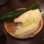 宮崎日南 幻の地鶏焼 じとっこ - お通しはみそをつけてたべる生野菜