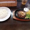 熟成肉塊貯蔵所 風鈴堂 - 粗挽き手ごねハンバーグガーリック生クリームペッパー880円