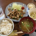 家庭料理居酒屋 よってって - ♪豚肉のスタミナ炒め定食 ¥700