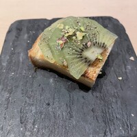 中目黒 いぐち 本店 - レバーペーストキウイ載せ（下はトースト）