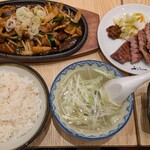 牛たん炭焼 利久 - ホルモン定食