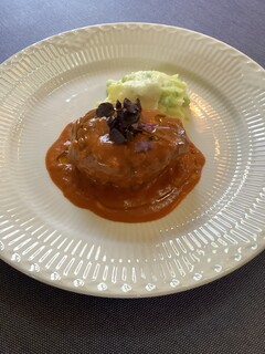 ビストロ じゅん - ディナーアラカルト　仔牛のハンガリー風煮込みハンバーグ