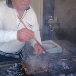 焼まんじゅう折原 - 50年継ぎ足しのタレを刷毛で丁寧に