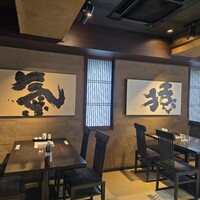 赤坂うまや - 店内 ちょっとトーンダウンした雰囲気ある店内