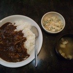 とみ蔵 - 牛すじカレーランチ（福神漬け抜き）