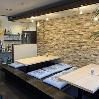 アットホームな雰囲気漂う店内◆カウンター席・掘りごたつ席有り