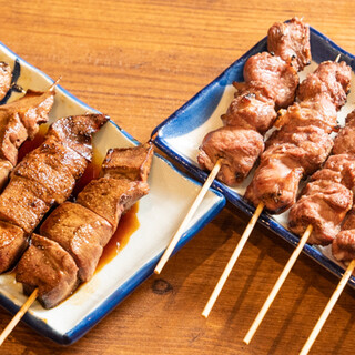 圧倒的人気！100％国産の「やきとん」「もつ刺し」は必見