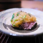 すし処 ひさ田 - シャコに辛味大根のおろしポン酢で。原了閣の黒七味をふって。