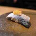 すし処 ひさ田 - サバはおろしポン酢乗せ。