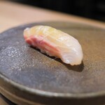 すし処 ひさ田 - 二日寝かしたイシガキダイ。甘み濃厚(´▽｀)